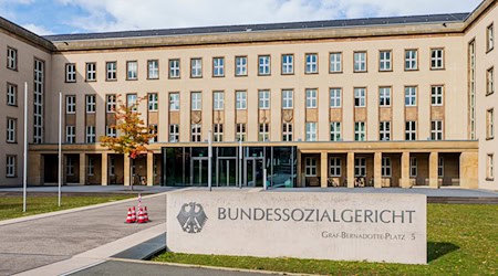 Das Bundessozialgericht prüft, ob das Arbeitslosengeld II im Jahr 2022 ein menschenwürdiges Existenzminimum sicherte. (Archivbild) / Foto: Andreas Arnold/dpa