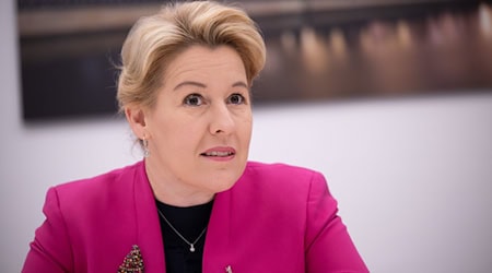 Berlins Wirtschaftssenatorin Franziska Giffey: «Werden nicht trotz, sondern wegen Klimaschutz wirtschaftlich erfolgreich sein.» / Foto: Sebastian Christoph Gollnow/dpa