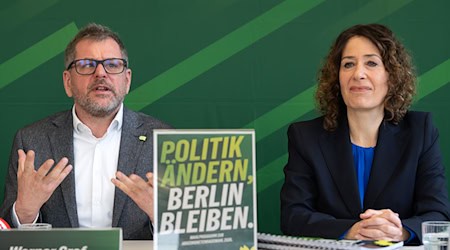 Werner Graf und Bettina Jarasch ziehen als Spitzenduo für die Grünen in den Wahlkampf. / Foto: Soeren Stache/dpa