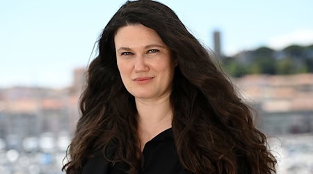 Regisseurin Mascha Schilinski ist mit ihrem Film «In die Sonne schauen» nicht im Golden-Globe-Rennen. (Archivbild)  / Foto: Stefanie Rex/dpa