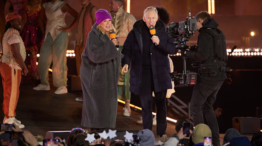 Johannes B. Kerner moderiert seit Jahren die Silvester-Show im ZDF. (Archivbild) / Foto: Joerg Carstensen/dpa