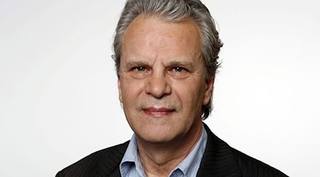 Die Schauspielerin Katja Riemann würdigte ihren verstorbenen Ex-Partner und Kollegen Peter Sattmann. / Foto: Jens Ressing/dpa