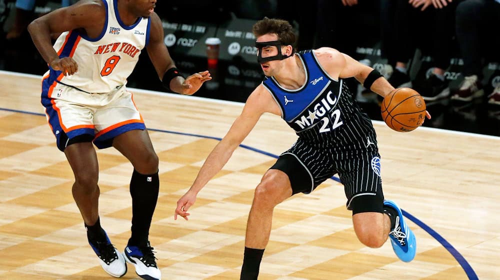 Franz Wagner (r) wird den Orlando Magic erst einmal fehlen. / Foto: John Munson/AP/dpa