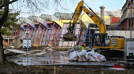 Am SEZ begannen vergangene Woche Vorbereitungen für einen Abriss. (Archivbild) / Foto: Jens Kalaene/dpa