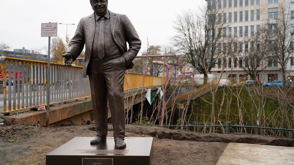 Um die vom Zentrum für Politische Schönheit  vor dem Konrad-Adenauer-Haus aufgestellten Statue von Walter Lübcke gibt es weiter Diskussionen.  / Foto: Markus Lenhardt/dpa