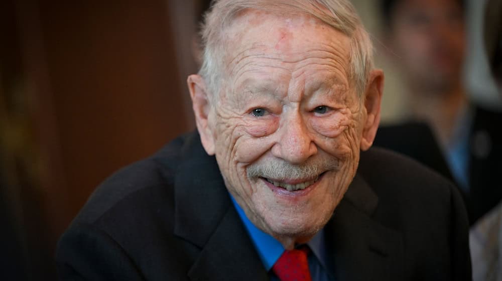 Michael Blumenthal wurde für seine Verdienste in Berlin geehrt.  / Foto: Jens Kalaene/dpa