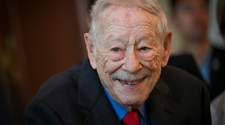 Michael Blumenthal wurde für seine Verdienste in Berlin geehrt.  / Foto: Jens Kalaene/dpa