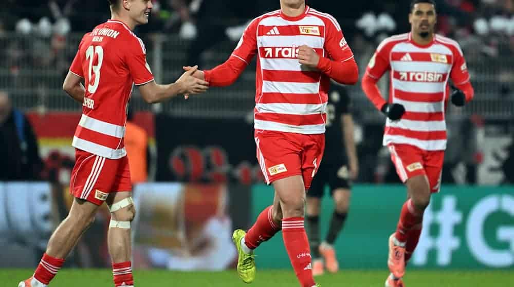 Andras Schäfer, Leopold Querfeld und Danilho Doekhi (v.l.n.r.) wollen in Wolfsburg in die Erfolgsspur zurückkehren. / Foto: Soeren Stache/dpa