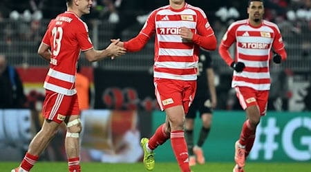 Andras Schäfer, Leopold Querfeld und Danilho Doekhi (v.l.n.r.) wollen in Wolfsburg in die Erfolgsspur zurückkehren. / Foto: Soeren Stache/dpa