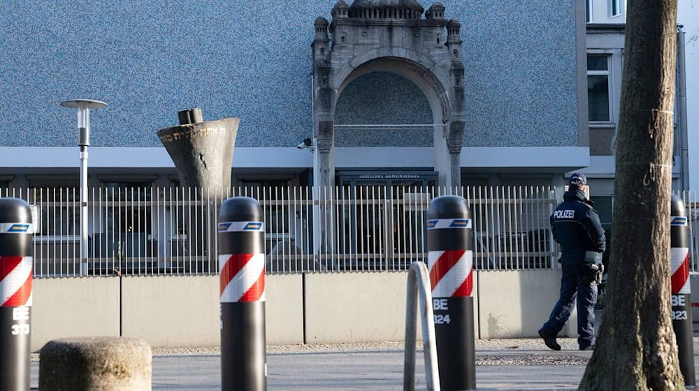 Schützen jüdische Einrichtungen: sogenannte Oktablöcke.  / Foto: Markus Lenhardt/dpa