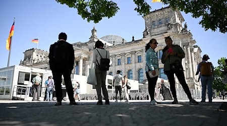 Die Eingangcontainer werden im kommenden Jahr abgebaut. (Archivbild) / Foto: Sebastian Christoph Gollnow/dpa