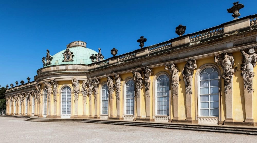 Sanssouci – „ohne Sorge“ – Der Name des Schlosses in Potsdam wirkt wie ein Gegensatz zu den aktuellen politischen Spannungen. / Foto: Wolfgang Weiser auf pexels.com