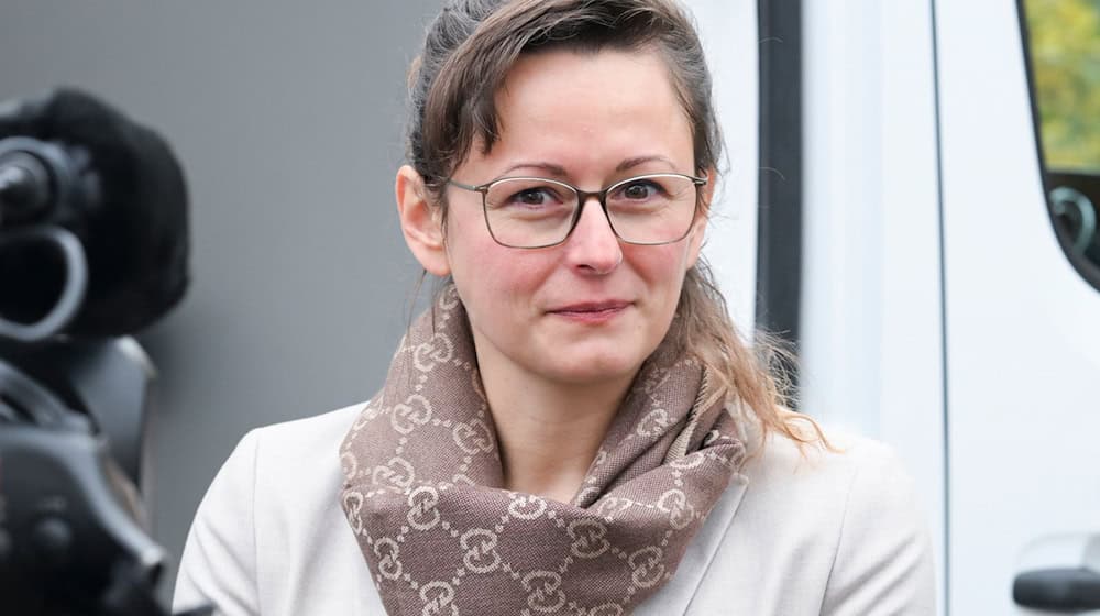 Brandenburgs Umweltministerin Hanka Mittelstädt (SPD) will sich am Donnerstag ein Bild der Situation vor Ort machen. (Archivbild) / Foto: Jens Kalaene/dpa