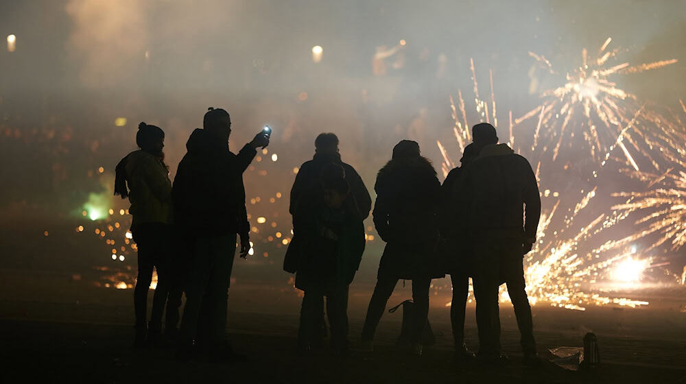 Die Berliner Polizei warnt Eltern vor gefährlichem Feuerwerk. (Symbolbild) / Foto: Thomas Frey/dpa/dpa-tmn