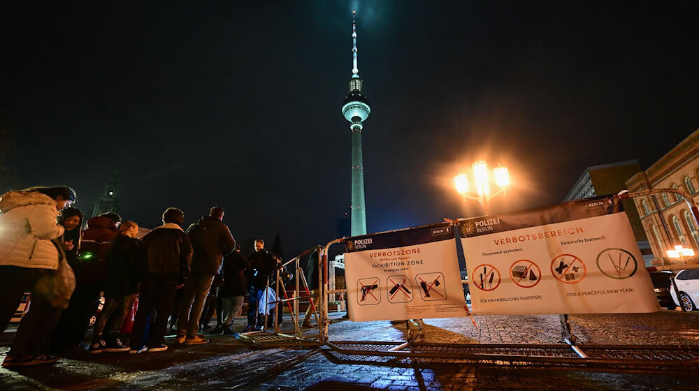 Es gab Festnahmen am Silvesterabend durch die Polizei. / Foto: Sebastian Christoph Gollnow/dpa