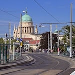 Die Klimakleber sollen sich auf der Langen Brücke festgeklebt haben. (Symbolbild) / Foto: Soeren Stache/dpa-Zentralbild/dpa