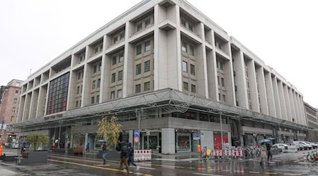 Politiker fordern die Schließung des Russischen Hauses wegen Sanktionsverstößen Russlands. (Archivbild) / Foto: Jörg Carstensen/dpa