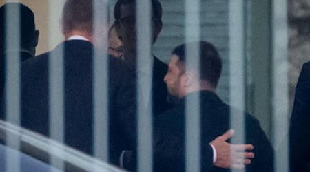 Der ukrainische Präsident wurde am Nachmittag von Bundeskanzler Friedrich Merz (CDU) am Kanzleramt empfangen.  / Foto: Michael Kappeler/dpa