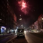 Böllern ist in Berliner Stadtteilen an Silvester erst ab 18.00 Uhr erlaubt.  / Foto: Paul Zinken/dpa