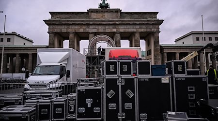 Am Brandenburger Tor ist zum Jahreswechsel einiges anders als in den vergangenen Jahren. (Archivbild)   / Foto: Britta Pedersen/dpa