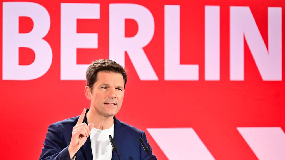 Steffen Krach findet: «Was wir Jahr für Jahr überall in der Stadt an Silvester erleben, ist einfach irre.» (Archivbild) / Foto: Sebastian Christoph Gollnow/dpa