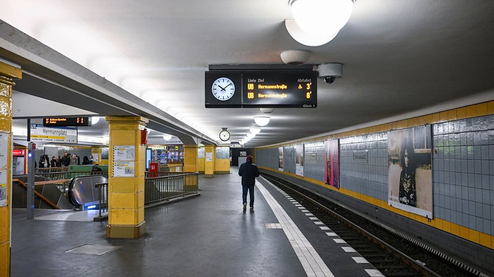 Ein im Sterben liegender Mann wurde in einem Berliner U-Bahnhof bestohlen. (Archivbild) / Foto: Jens Kalaene/dpa