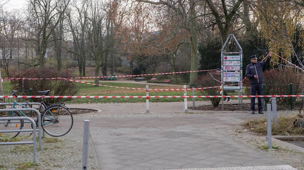 Die Rettungskräfte wurden am Sonntag gegen 6.00 Uhr gerufen. (Archivbild) / Foto: Julius-Christian Schreiner/dpa