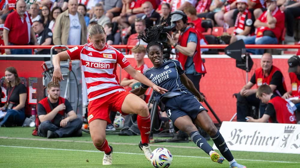 Unions Samantha Steuerwald (l) glich zum zwischenzeitlichen 1:1 gegen Frankfurt aus. (Archivbild) / Foto: Matthias Koch/dpa