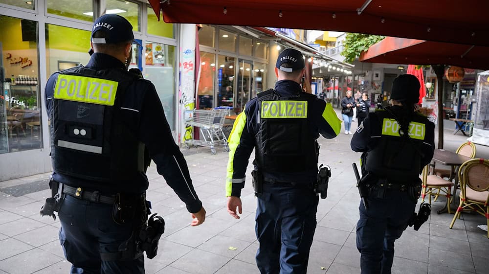 Durch umfangreiche Änderungen des Berliner Sicherheits- und Ordnungsgesetzes (ASOG) erhält die Polizei weitergehende Befugnisse. (Archivbild) / Foto: Bernd von Jutrczenka/dpa
