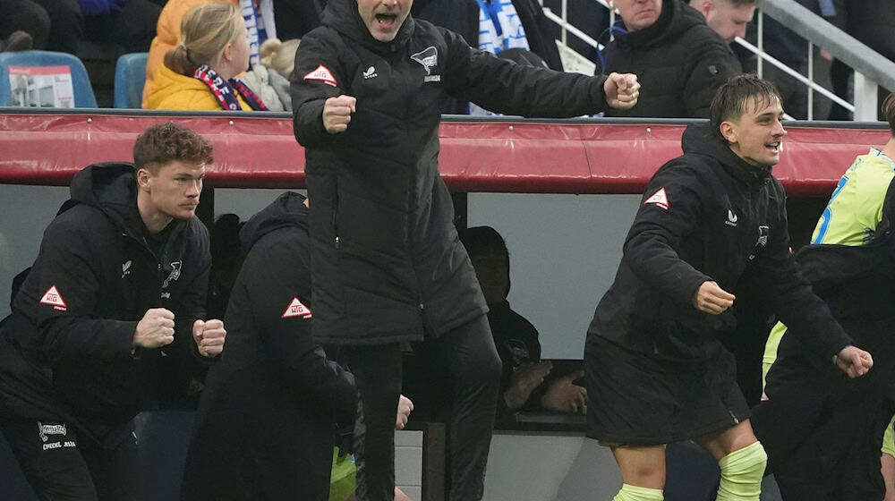 Trainer Stefan Leitl will mit der Hertha auf Erfolgskurs bleiben.  / Foto: Marcus Brandt/dpa