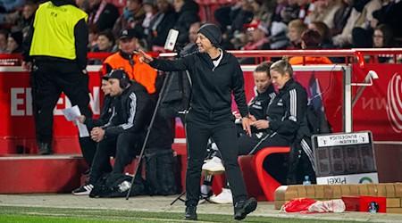 Union-Trainerin Ailien Poese kann eine neue Spielerin begrüßen. (Archivbild) / Foto: Matthias Koch/dpa