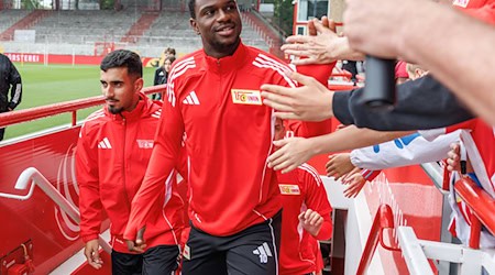 Burcu (l.) gibt bei Union musikalisch den Ton an. (Archivbild) / Foto: Andreas Gora/dpa