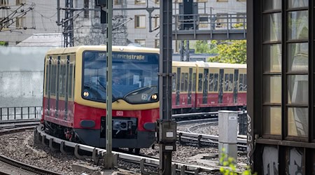 Im Berliner Westen kommt es wegen einer defekten Weiche am Morgen zu Verspätungen im S-Bahn-Verkehr. (Symbolbild) / Foto: Soeren Stache/dpa
