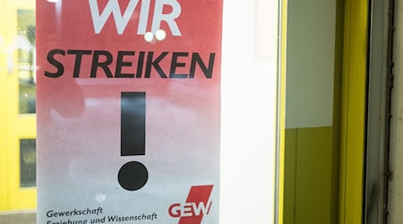 Mit einem Warnstreik in Berlin wollen mehrere Gewerkschaften Druck machen in den Tarifverhandlungen für den öffentlichen Dienst der Länder. (Archivbild)  / Foto: Sebastian Gollnow/dpa