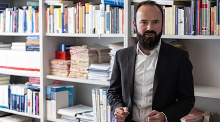 Der Vorwurf des schweren sexuellen Missbrauchs eines Kindes im Maßregelvollzug erschüttert die Öffentlichkeit. Der Direktor der Kriminologischen Zentralstelle (KrimZ), Martin Rettenberger, weist auf allgemeine Verfahren in solchen Einrichtungen und Besuchsmöglichkeiten hin. (Archivbild) / Foto: Hannes P. Albert/dpa