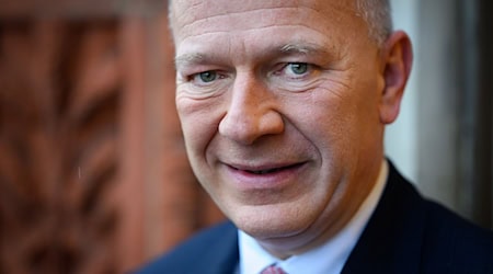 Berlins Regierender Bürgermeister wünscht den Berlinern eine ruhige Weihnachtszeit. (Archivbild) / Foto: Bernd von Jutrczenka/dpa