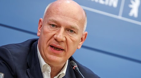 Berlins Regierender Bürgermeister Kai Wegner empfängt Bundeskanzler Friedrich Merz (beide CDU) im Roten Rathaus. (Archivbild) / Foto: Andreas Gora/dpa