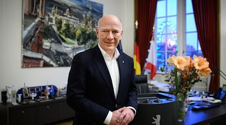 Berlins Regierender Bürgermeister Kai Wegner (CDU) hat sein Büro im Roten Rathaus. (Archivbild)  / Foto: Bernd von Jutrczenka/dpa