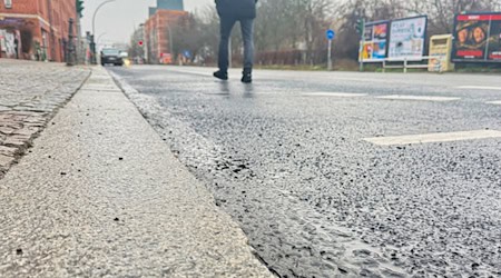 In Berlin und Brandenburg könnte es glatt werden. / Foto: Paul Zinken/dpa