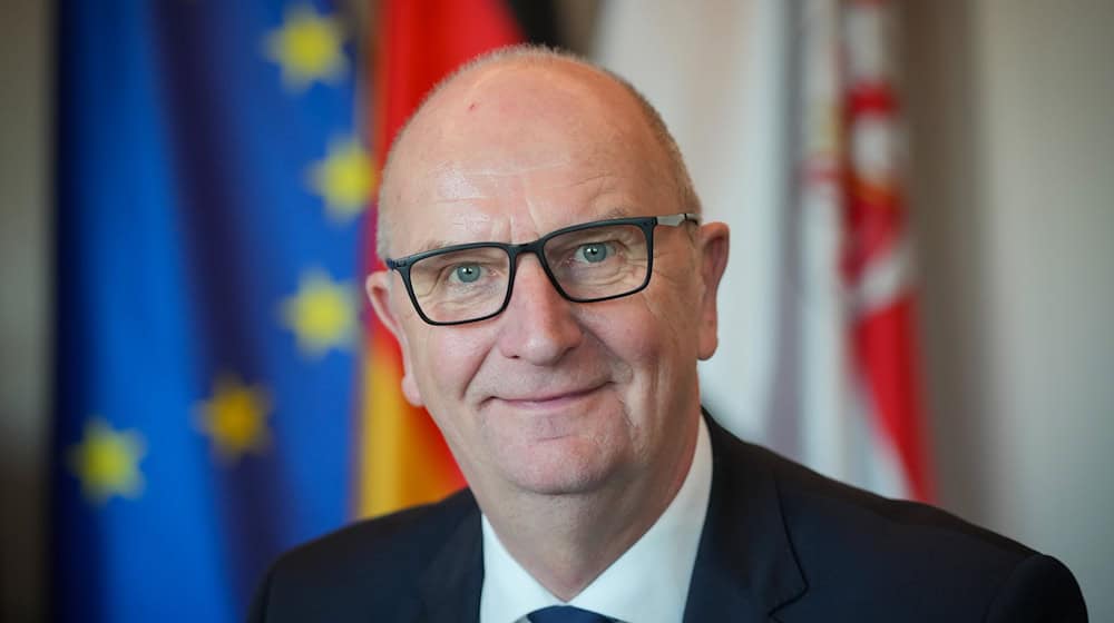 Brandenburgs Ministerpräsident Dietmar Woidke (SPD) verrät, was er an Heiligabend isst (Archivbild). / Foto: Soeren Stache/dpa