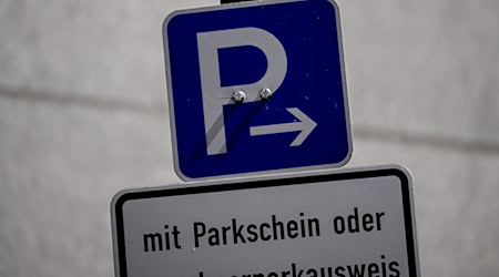 Noch in diesem Jahr wollte Verkehrssenatorin Ute Bonde (CDU) ein neues Gesamtkonzept zum Anwohnerparken vorstellen. Derzeit sieht es nicht danach aus, dass sie diese Ankündigung einhalten wird. (Archivbild) / Foto: Britta Pedersen/dpa