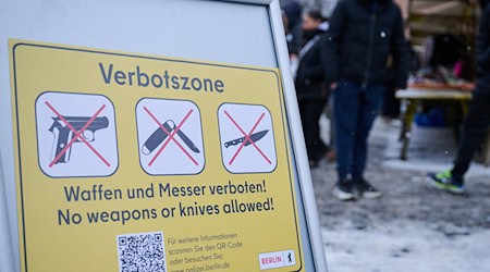 Neben den dauerhaften Verbotszonen für Waffen und Messer kommen an Silvester besondere Bereiche dazu. (Archivbild) / Foto: Annette Riedl/dpa