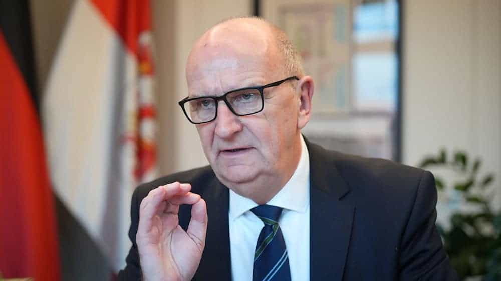 Brandenburgs Ministerpräsident Dietmar Woidke (SPD) schickt eine klare Botschaft an den zerstrittenen Koalitionspartner BSW. (Archivbild) / Foto: Soeren Stache/dpa