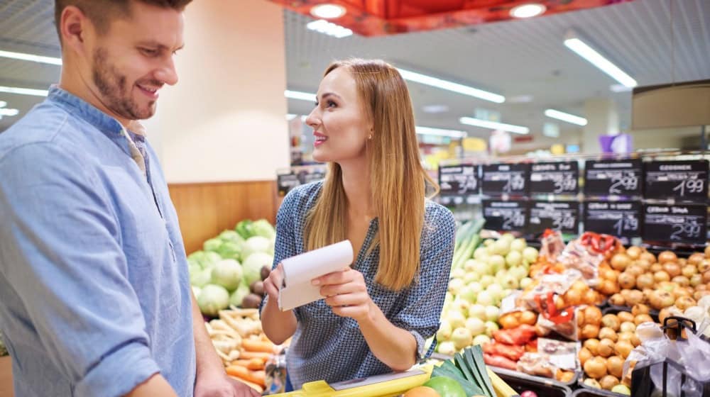Bewusst einkaufen macht den Einstieg leichter – mit frischem Gemüse und einer einfachen Planung gelingt der Veganuary im Alltag. / Foto: gpointstudio auf freepik.com