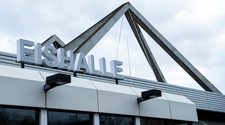 Auch die Eishalle war länger zu. Sie wurde laut Bezirksstadtrat Benjamin Fritz im Oktober 2025 nach eineinhalb Jahren wiedereröffnet. (Archivbild) / Foto: Kira Hofmann/dpa-Zentralbild/dpa