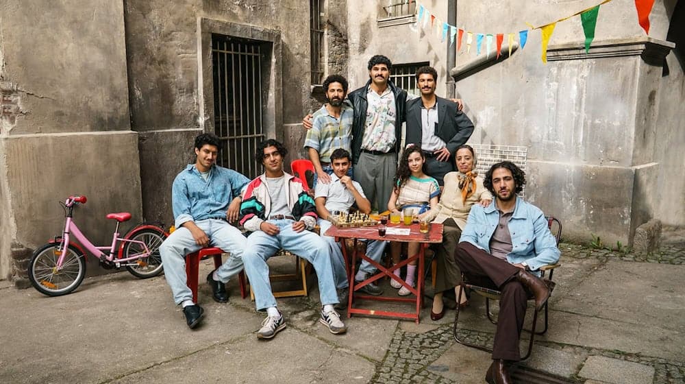 Die Serie «4 Blocks» bekommt eine Vorgeschichte, die in den 1990ern spielen soll. (Handout) / Foto: Julia Terjung/HBO Max/dpa