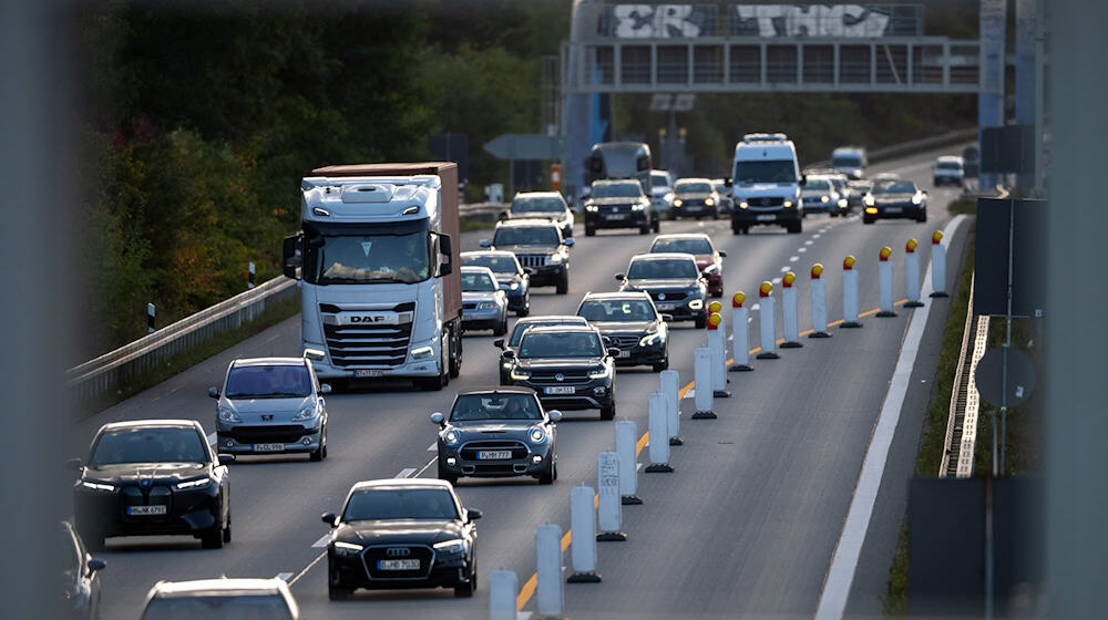 Die Bauarbeiten auf der A115 im Berliner Westen dauern deutlich länger als zuvor angenommen. (Archivbild) / Foto: Soeren Stache/dpa