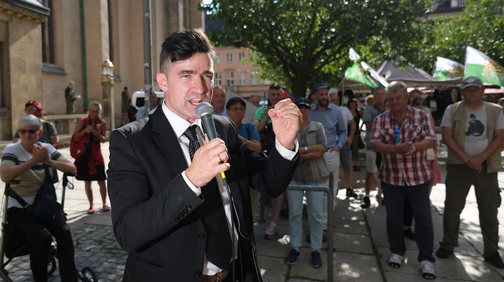 Der Rechtsextremist Martin Sellner war von der Brandenburger AfD-Landtagsabgeordneten Lena Kotré zu einer Veranstaltung eingeladen worden. (Archivbild) / Foto: Sebastian Willnow/dpa