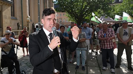 Der Rechtsextremist Martin Sellner war von der Brandenburger AfD-Landtagsabgeordneten Lena Kotré zu einer Veranstaltung eingeladen worden. (Archivbild) / Foto: Sebastian Willnow/dpa