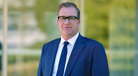 Gesundheitsdezernent Alexander Erbert tritt bei der Landratswahl in Oberspreewald-Lausitz für die CDU an. / Foto: ---/Alexander Erbert/privat/dpa